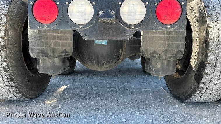 image for item ED2317 2021 Kenworth T680 semi truck