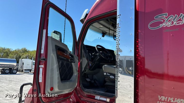 image for item ED2317 2021 Kenworth T680 semi truck
