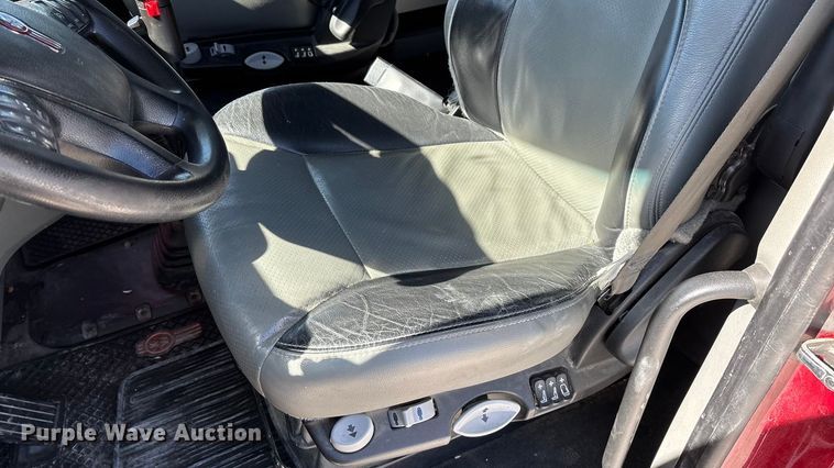 image for item ED2317 2021 Kenworth T680 semi truck