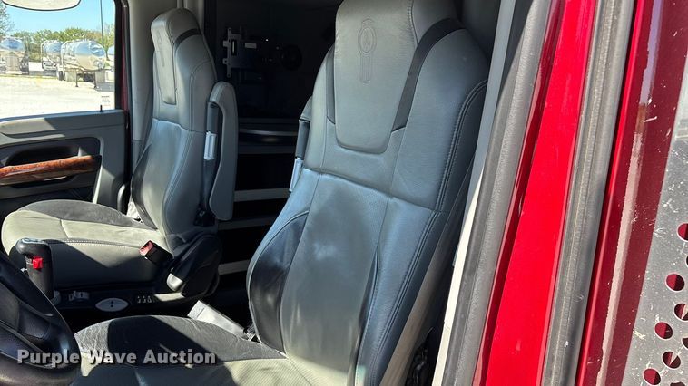 image for item ED2317 2021 Kenworth T680 semi truck