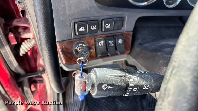 image for item ED2317 2021 Kenworth T680 semi truck