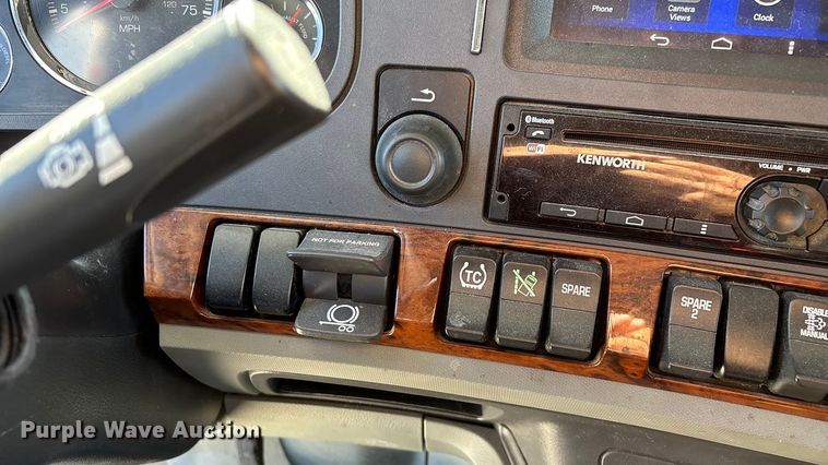 image for item ED2317 2021 Kenworth T680 semi truck