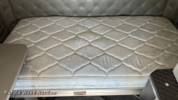 image for item ED2317 2021 Kenworth T680 semi truck