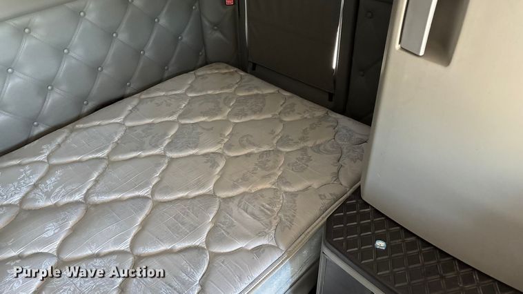 image for item ED2317 2021 Kenworth T680 semi truck