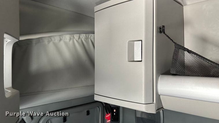 image for item ED2317 2021 Kenworth T680 semi truck