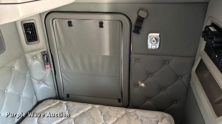 image for item ED2317 2021 Kenworth T680 semi truck