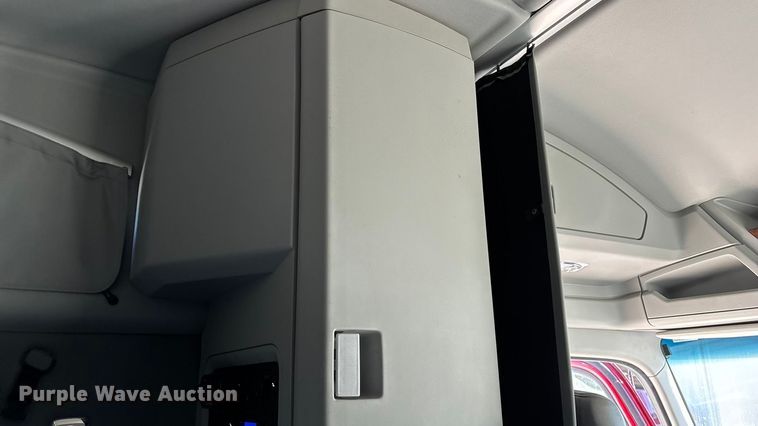 image for item ED2317 2021 Kenworth T680 semi truck