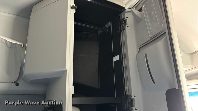 image for item ED2317 2021 Kenworth T680 semi truck