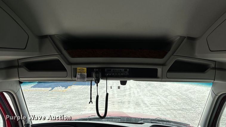 image for item ED2317 2021 Kenworth T680 semi truck