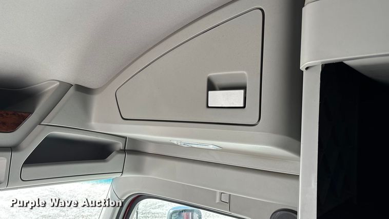 image for item ED2317 2021 Kenworth T680 semi truck