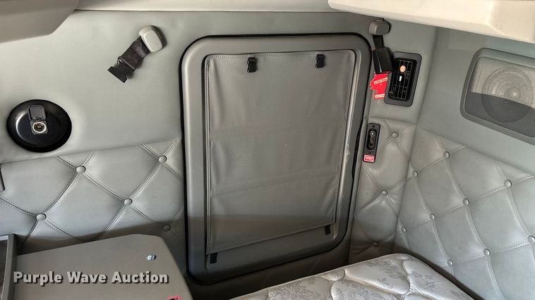 image for item ED2317 2021 Kenworth T680 semi truck