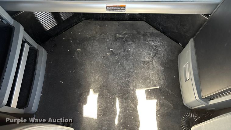 image for item ED2317 2021 Kenworth T680 semi truck