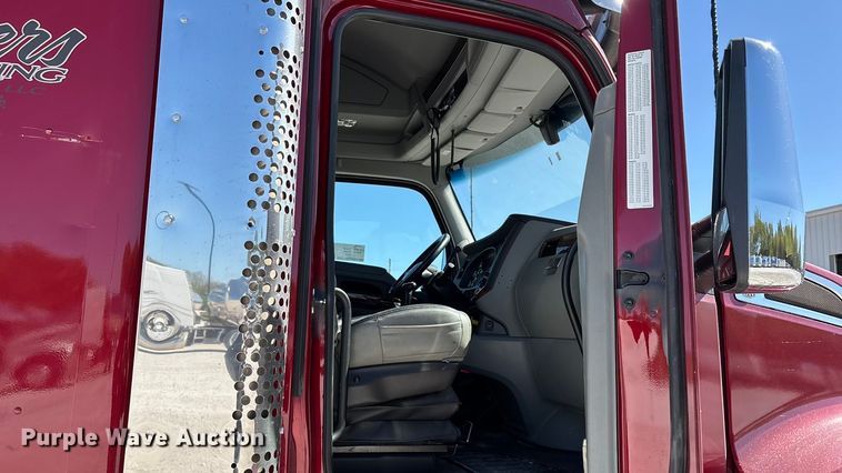 image for item ED2317 2021 Kenworth T680 semi truck