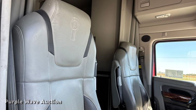 image for item ED2317 2021 Kenworth T680 semi truck