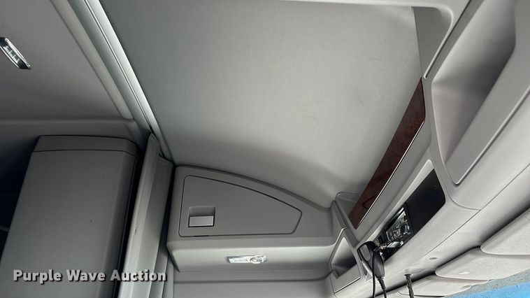 image for item ED2317 2021 Kenworth T680 semi truck