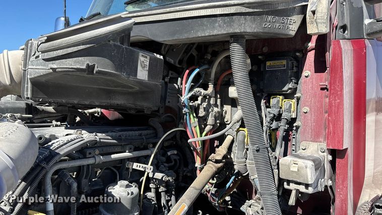 image for item ED2317 2021 Kenworth T680 semi truck