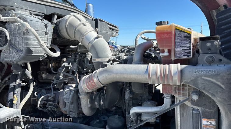 image for item ED2317 2021 Kenworth T680 semi truck