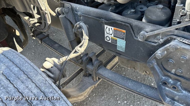 image for item ED2317 2021 Kenworth T680 semi truck