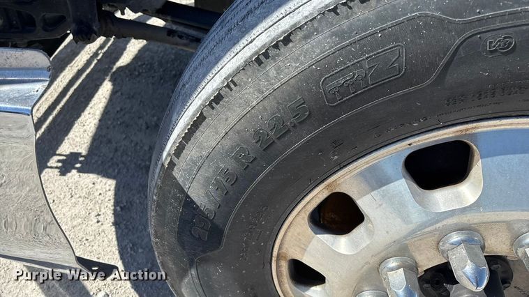 image for item ED2317 2021 Kenworth T680 semi truck