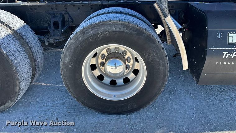 image for item ED2317 2021 Kenworth T680 semi truck
