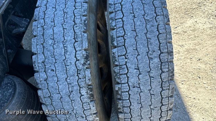 image for item ED2317 2021 Kenworth T680 semi truck