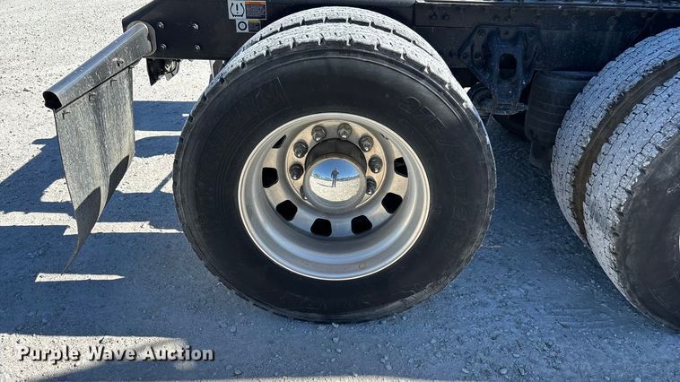 image for item ED2317 2021 Kenworth T680 semi truck