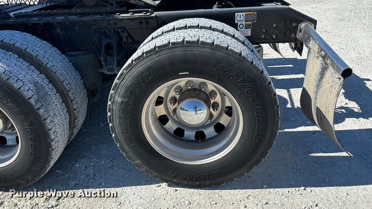 image for item ED2317 2021 Kenworth T680 semi truck