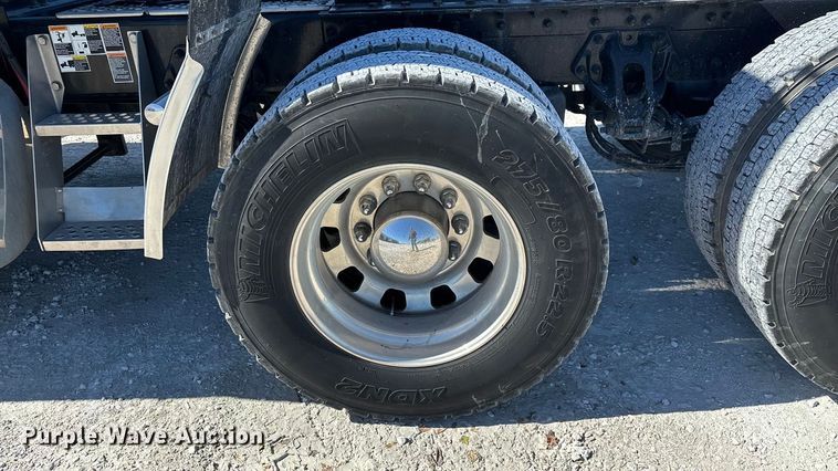 image for item ED2317 2021 Kenworth T680 semi truck