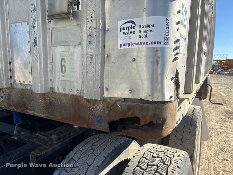 image for item ED2347 1973 Fruehauf dry van trailer