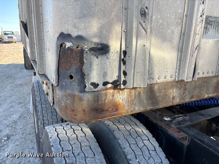 image for item ED2347 1973 Fruehauf dry van trailer