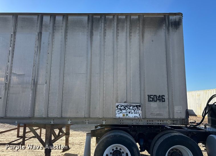 image for item ED2347 1973 Fruehauf dry van trailer