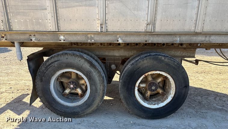 image for item ED2347 1973 Fruehauf dry van trailer