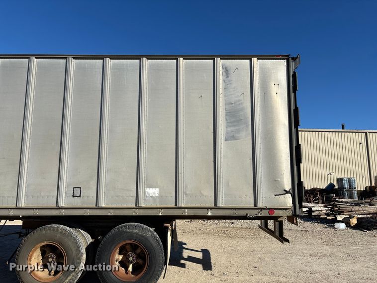 image for item ED2347 1973 Fruehauf dry van trailer