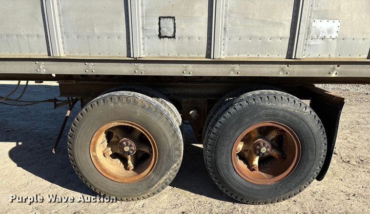 image for item ED2347 1973 Fruehauf dry van trailer