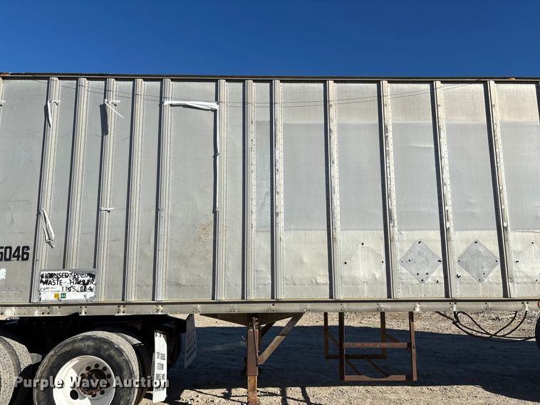 image for item ED2347 1973 Fruehauf dry van trailer
