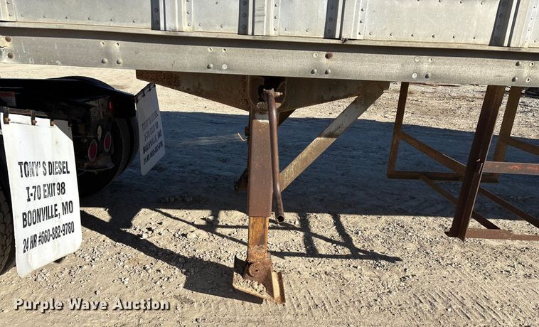 image for item ED2347 1973 Fruehauf dry van trailer