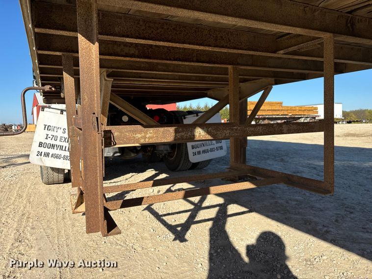 image for item ED2347 1973 Fruehauf dry van trailer