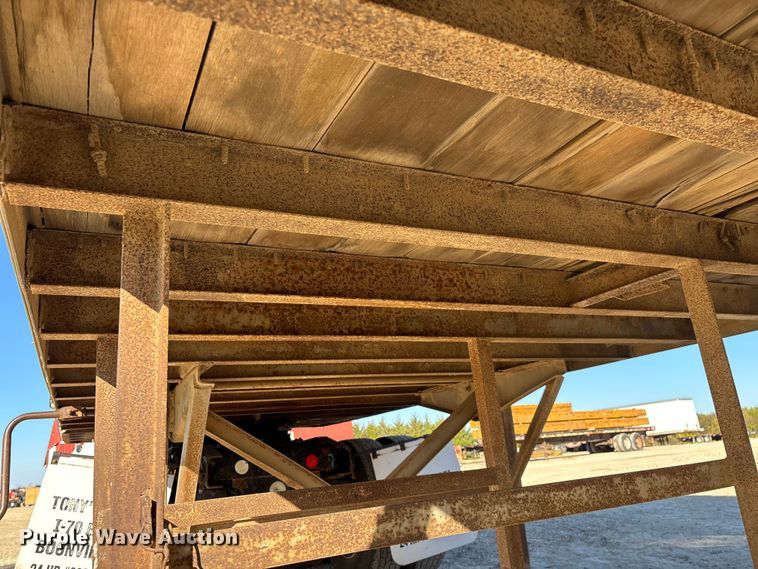 image for item ED2347 1973 Fruehauf dry van trailer