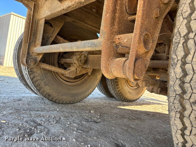 image for item ED2347 1973 Fruehauf dry van trailer