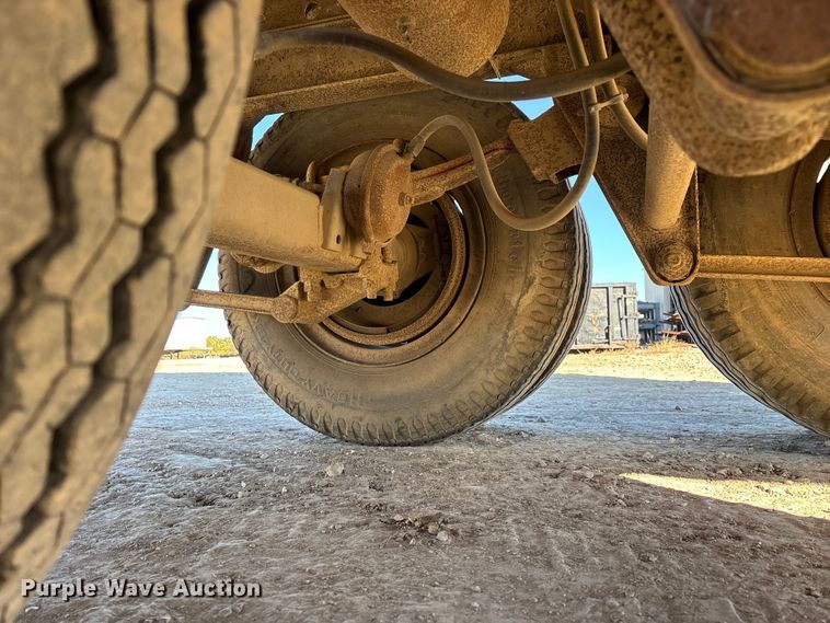 image for item ED2347 1973 Fruehauf dry van trailer