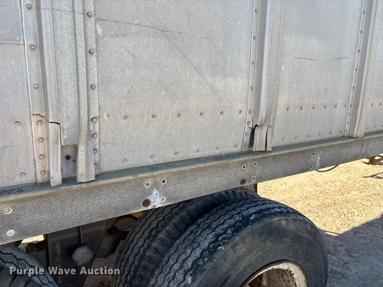 image for item ED2347 1973 Fruehauf dry van trailer