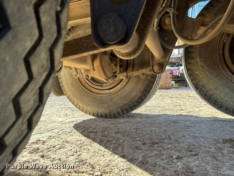 image for item ED2347 1973 Fruehauf dry van trailer