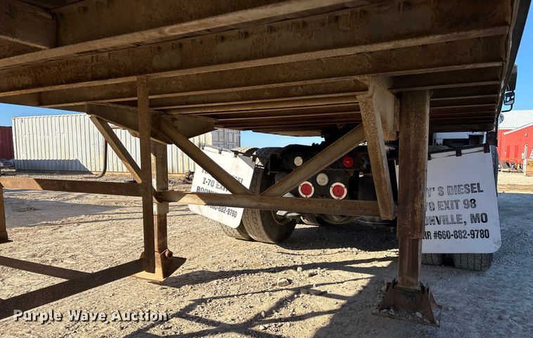 image for item ED2347 1973 Fruehauf dry van trailer