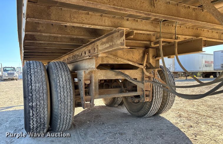 image for item ED2347 1973 Fruehauf dry van trailer