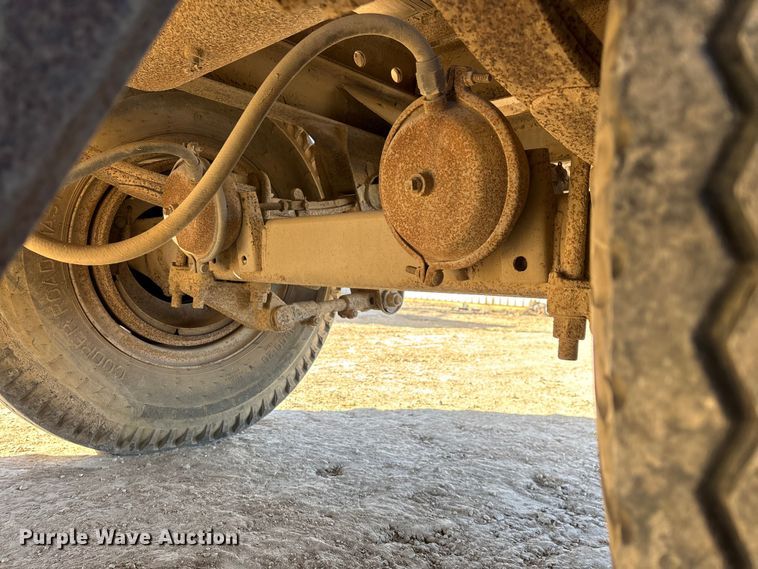 image for item ED2347 1973 Fruehauf dry van trailer