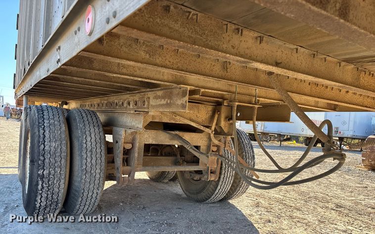 image for item ED2347 1973 Fruehauf dry van trailer