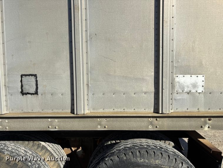 image for item ED2347 1973 Fruehauf dry van trailer