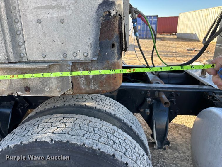 image for item ED2347 1973 Fruehauf dry van trailer