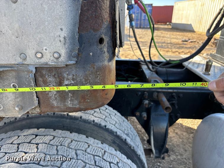 image for item ED2347 1973 Fruehauf dry van trailer