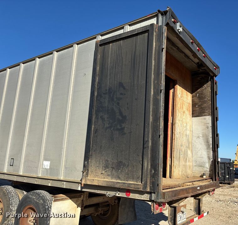 image for item ED2347 1973 Fruehauf dry van trailer